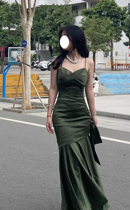 Französisches rückenfreies grünes Satin-Unterkleid ED0430