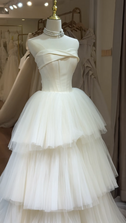 Timeless Strapless Ball Gown Simple Tulle Wedding Dresses Ivory Bridal Gowns ED04429