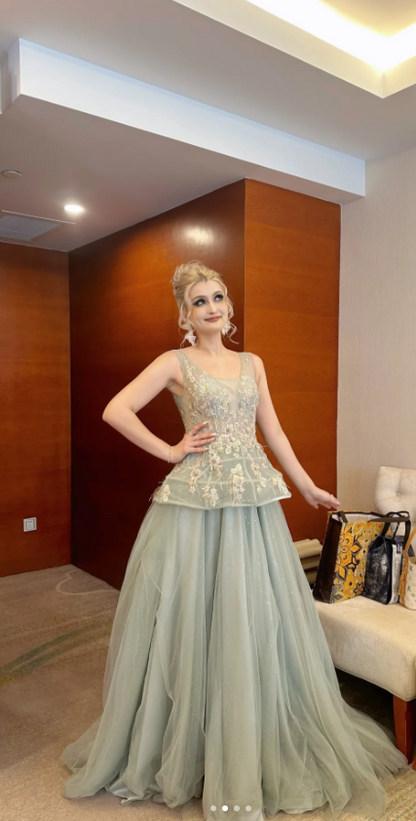 Elegant V-neck A-Line Wedding Guest Dresses with Appliques Tulle Green Evening Dresses ED04471