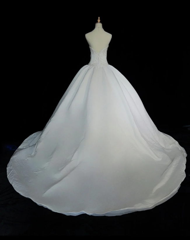 Vintage Sweetheart Neck Ball Gown Sleeveless Long Wedding Dresses, Beaded White Bridal Gowns ED04523