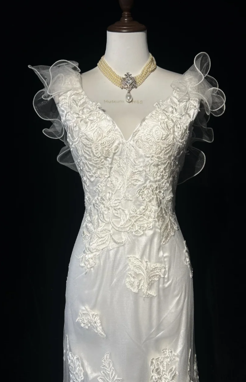 Elegant V-Neck Sheath Sleeveless Long Wedding Dresses Tulle Lace White Bridal Gowns ED04525