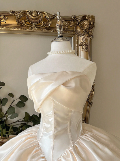 Cute Strapless Ball Gown Champagne Homecoming Dresses Sleeveless Birthday Dresses Satin Party Dresses ED04583