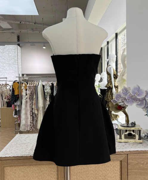 Sexy A-Line Black Homecoming Dresses Strapless Formal Dresses Rhinestone Satin Mini Birtdhay Dresses Strapless Formal Dresses ED04636