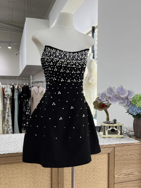 Sexy A-Line Black Homecoming Dresses Strapless Formal Dresses Rhinestone Satin Mini Birtdhay Dresses Strapless Formal Dresses ED04636
