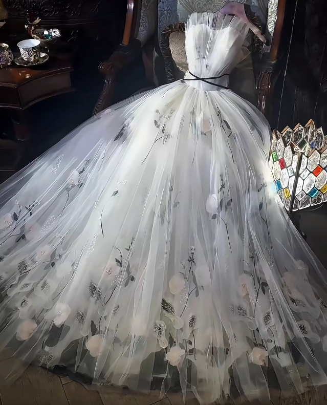white sweet 16 dresses Ball Gown Quinceanera Beads Dress Pageant Gowns Corset Sleeve Style Shiny White Quinceanera Dresses Gold
