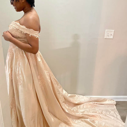Elegant Off-the-shoulder A-Line Long Prom Dresses Satin Applique Champagne Evening Gowns ED04693