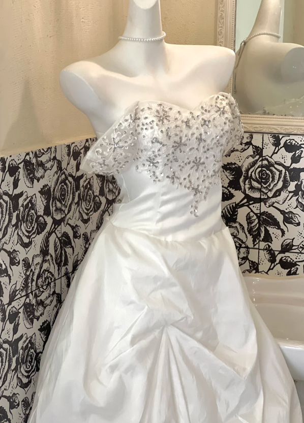 Gorgeous Off-the-shoulder Ball Gown Taffeta Long Wedding Dresses Beaded White Bridal Gowns ED04719