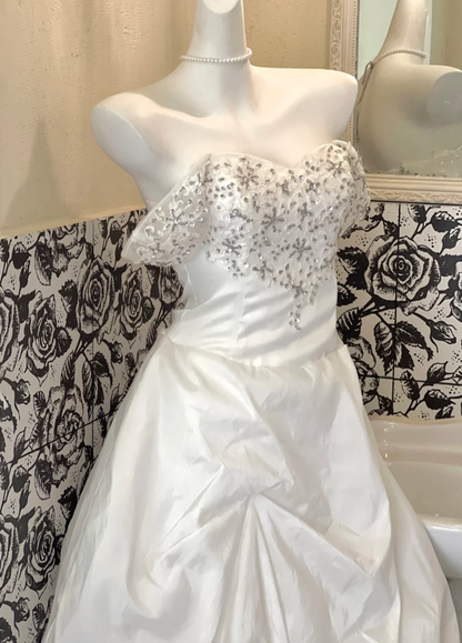 Gorgeous Off-the-shoulder Ball Gown Taffeta Long Wedding Dresses Beaded White Bridal Gowns ED04719