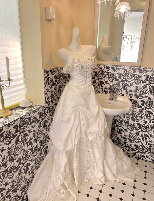 Gorgeous Off-the-shoulder Ball Gown Taffeta Long Wedding Dresses Beaded White Bridal Gowns ED04719