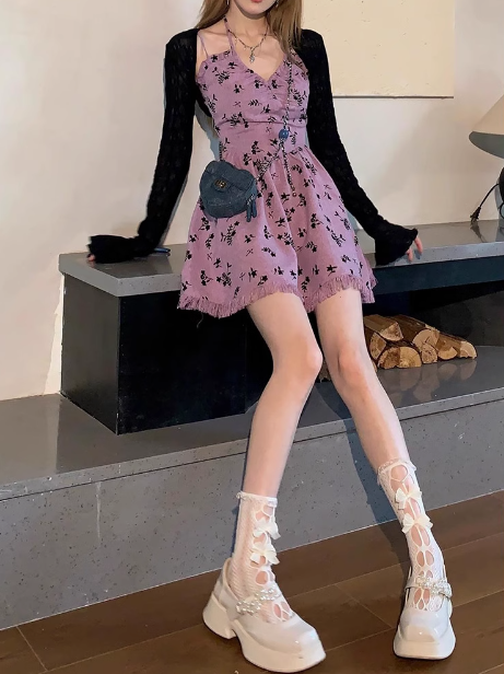 Süßes und heißes Neckholder-Kleid im Mädchenstil mit Blumenquaste ED0472
