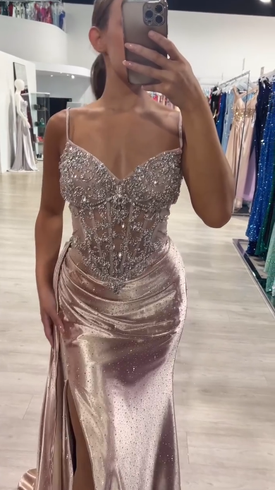 Wunderschönes dunkelolivgrünes herzförmiger Ausschnitt A-Linie Satin Tüll Kurzes Ballkleid Homecoming-Kleid ED02575