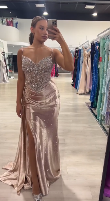 Wunderschönes dunkelolivgrünes herzförmiger Ausschnitt A-Linie Satin Tüll Kurzes Ballkleid Homecoming-Kleid ED02575
