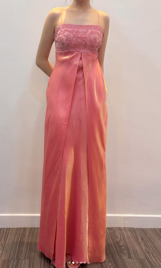 Robe de soirée longue en satin fourreau à fines bretelles élégante, robe de bal de fin d'année corail ornée de perles ED04828
