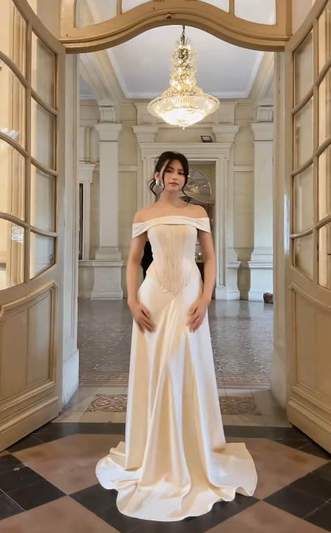 Elegant Off-the-shoulder Sheath Long Formal Dresses Satin White Evening Gowns White Wedding Guest Dresses ED04838