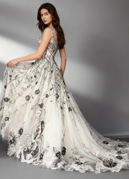 Gorgeous V-neck A-Line Tulle Long Prom Dresses Tulle Beaded Applique White Quinceañera Dresses 2025 Halloween Dress ED04859