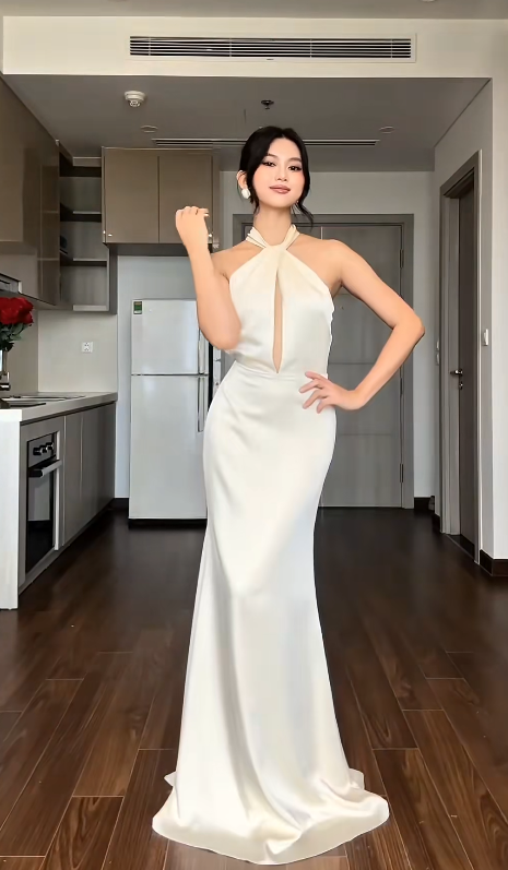 Chic Halter Sheath Long Prom Dresses Satin White Formal Dresses Silk White Evening Dresses ED04883