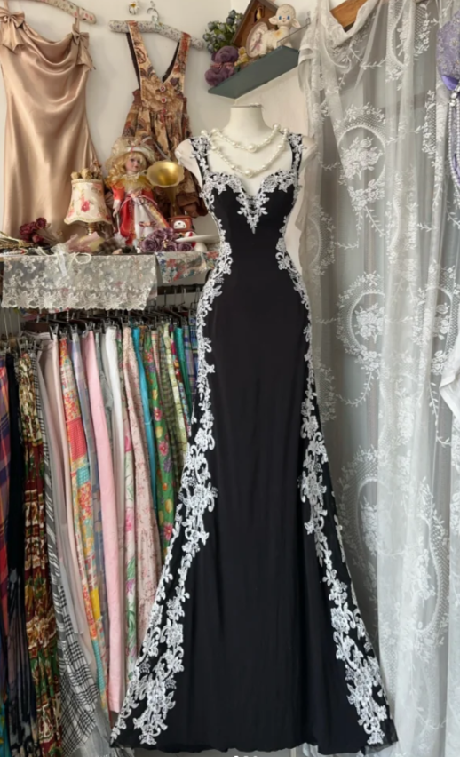 Vintage Sweetheart Sheath Black Long Prom Dresses Lace Applique Black   EvaFashionDress