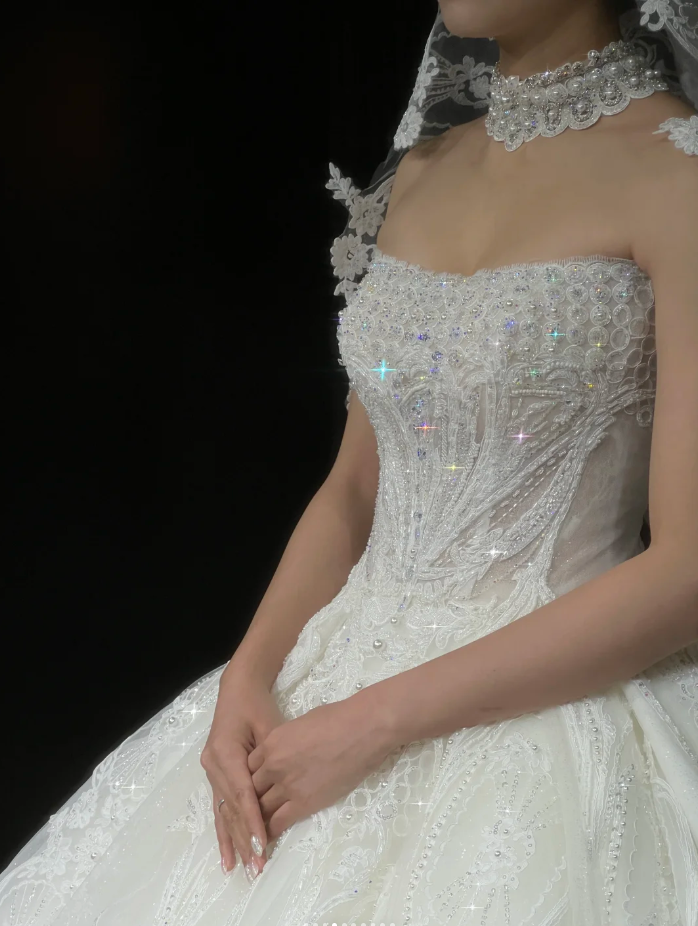 Modest  A-Line Long Wedding Dresses Beaded Tulle White Bridal Dresses Sleeveless Strapless Bridal Gowns ED05892