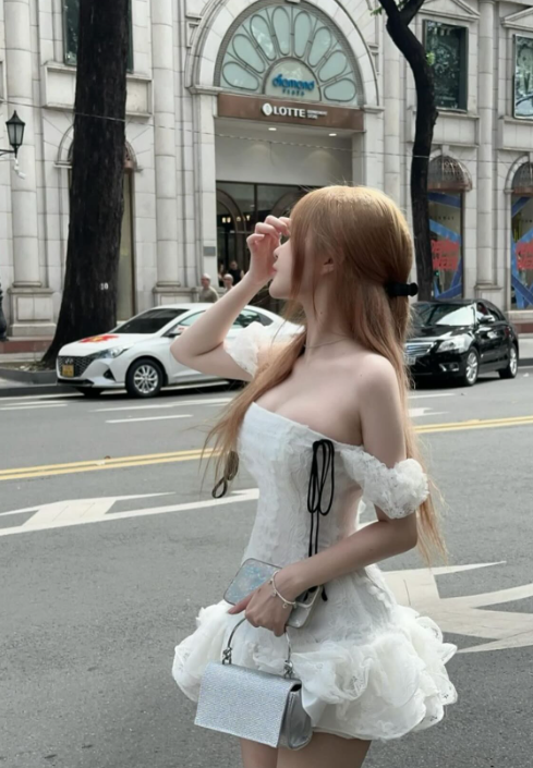 Cute Off-the-shoulder Ball Gown Tulle Short Birthday Dresses White Party Dresses ED04924