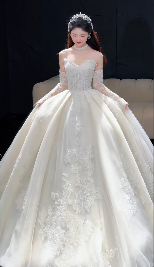 Timeless Sweetheart Neck Ball Gown Long Wedding Dresses Tulle Applique White Bridal Gowns Long Sleeves Backless Bridal Dresses ED04965
