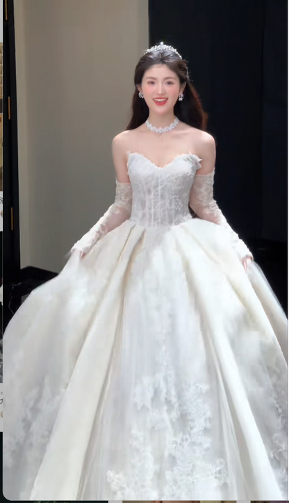 Timeless Sweetheart Neck Ball Gown Long Wedding Dresses Tulle Applique White Bridal Gowns Long Sleeves Backless Bridal Dresses ED04965