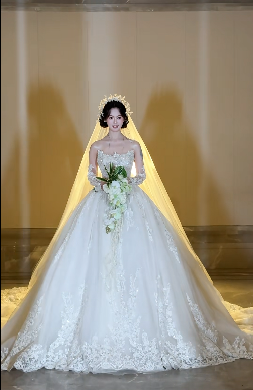 Timeless Strapless Ball Gown Long Wedding Dresses Tulle Applique White Bridal Gowns Sleeveless Bridal Dresses ED04967