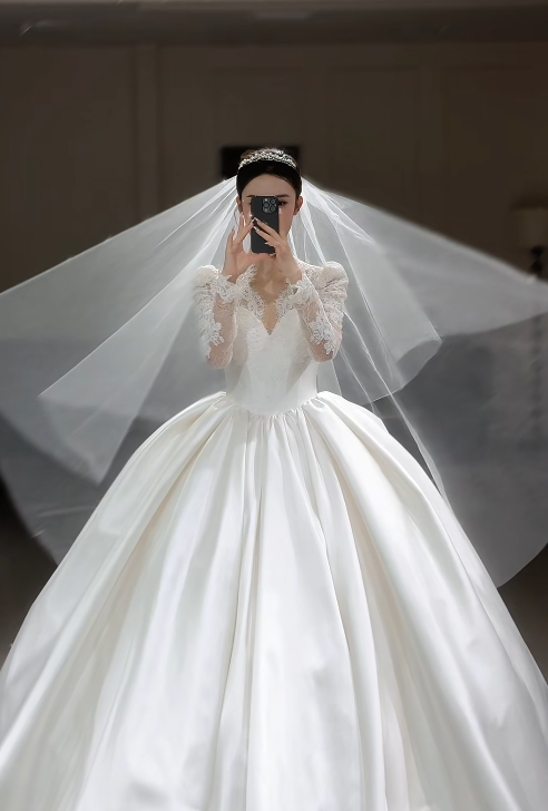 Simple V-neck Ball Gown Long Wedding Dresses Satin White Bridal Gowns Long Sleeve Bridal Dresses ED04969