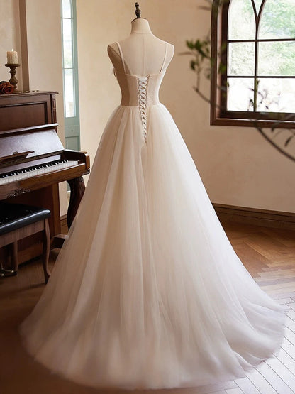 Robe de bal longue coupe trapèze en tulle et dentelle champagne, décolleté en cœur, ED050