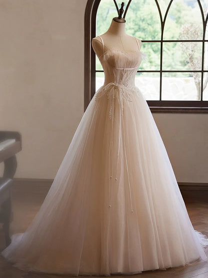 Robe de bal longue coupe trapèze en tulle et dentelle champagne, décolleté en cœur, ED050