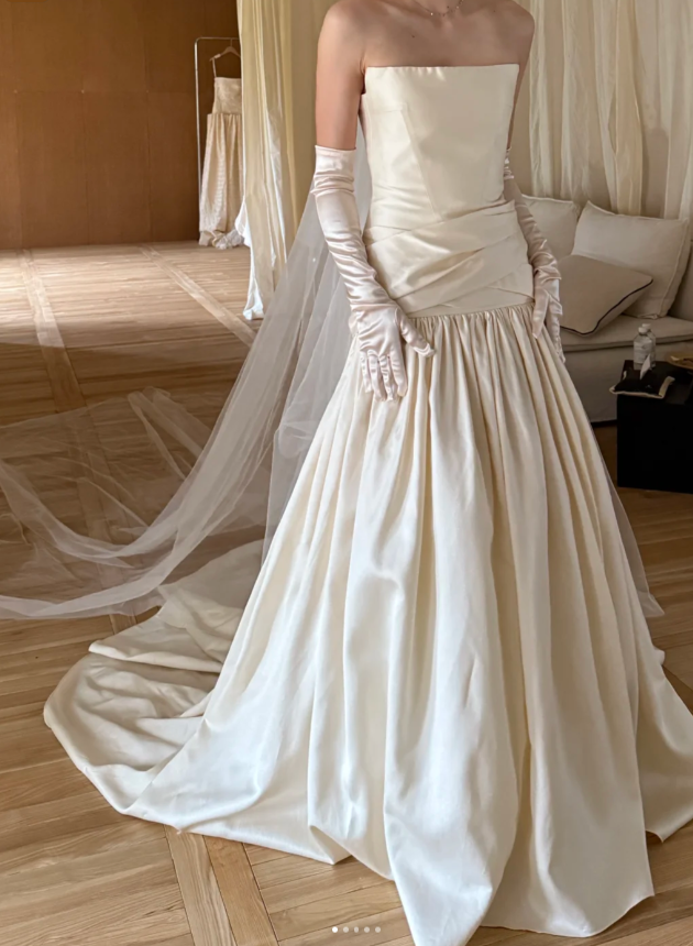 Modest Strapless A-Line Long Wedding Dresses White Bridal Gowns Satin Sleeveless Bridal Dresses ED05066