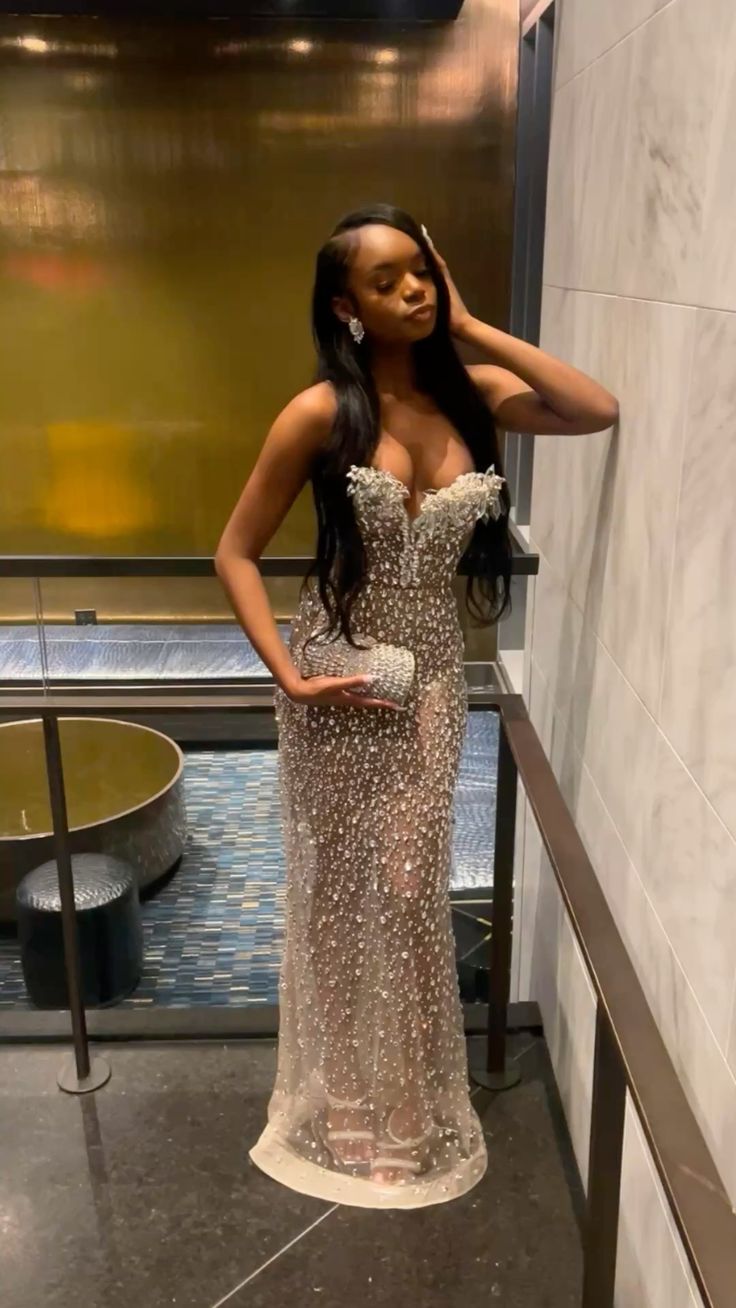 Sexy Sweetheart-neck Sheath White Long Prom Dresses Tulle Rhinestone White Evening Gowns ED05147