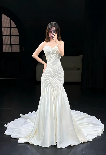 Wunderschönes dunkelolivgrünes herzförmiger Ausschnitt A-Linie Satin Tüll Kurzes Ballkleid Homecoming-Kleid ED02575