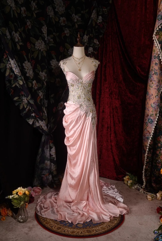 Glam Sweetheart Neck Sheath Pink Long Prom Dresses Satin Applique Pink Evening Dresses ED05174