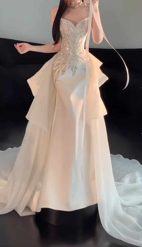 Timeless Sweetheart Heart Sheath White Long Wedding Dresses Satin Rhinestone White Bridal Gowns Sleeveless Bridal Dresses ED05201