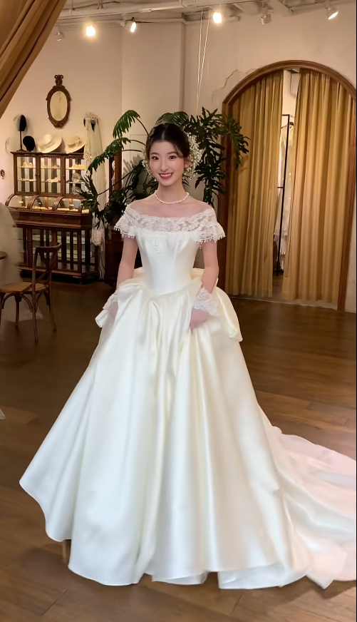 Timeless Off-shoulder Ball Gown White Long Wedding Dresses Satin Lace White Bridal Gowns Sleeveless Bridal Dresses ED05202