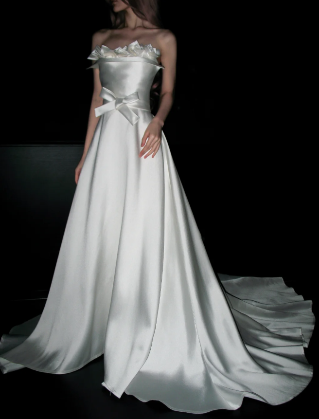 Timeless Strapless A-Line White Long Wedding Dresses Satin White Bridal Gowns Sleeveless Bridal Dresses ED05203