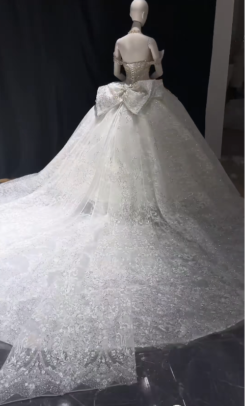 Timeless Off-shoulder Ball Gown White Long Wedding Dresses Tulle Beaded White Bridal Gowns Sleeveless Bridal Dresses ED05204