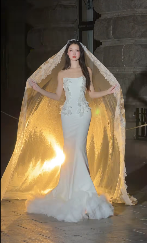 Elegant Strapless Mermaid White Long Wedding Dresses Satin White Bridal Gowns Sleeveless Bridal Dresses ED05205