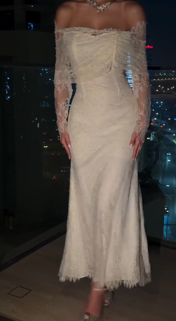 Elegant Off-shoulder Sheath Long Prom Dresses Lace Appliques White Formal Dresses ED05262