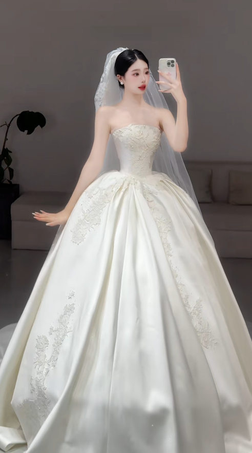 Timeless Strapless Long Wedding Dresses Satin Rhinstones White Bridal Gowns Sleeveless Bridal Dresses ED05266