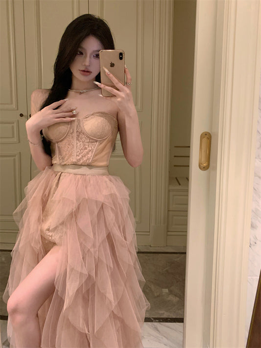 Französisches Kleid aus schwerer Netzspitze mit unregelmäßigem Schlitz und Tube-Top ED0526