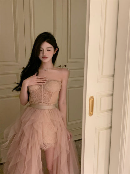 Französisches Kleid aus schwerer Netzspitze mit unregelmäßigem Schlitz und Tube-Top ED0526