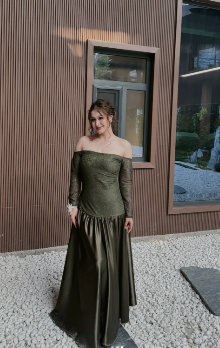 Chic Sheath Dark Green Long Prom Dresses Off-shoulder Satin Dark Green Wedding Guest Dresses Sleeveless Formal Dresses ED05280
