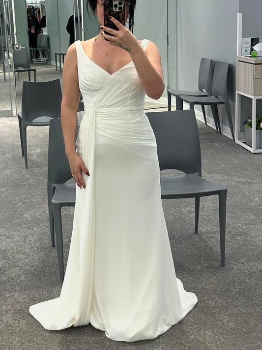 Elegant Sheath Prom Dresses  V-neck White Wedding Guest Dresses White Formal Dresses   ED05385