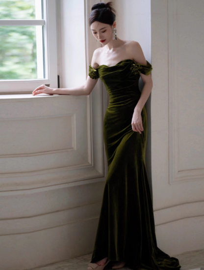 Elegant Sheath Prom Dress Off-shoulder Velvet Formal Dresses Green Long Evening Dresses  ED05395