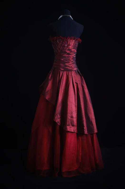 Vintage A-Line Long Prom Dresses Strapless Tulle Burgundy Birthday Dresses Beaded Sleeveless Evening Dresses ED05457