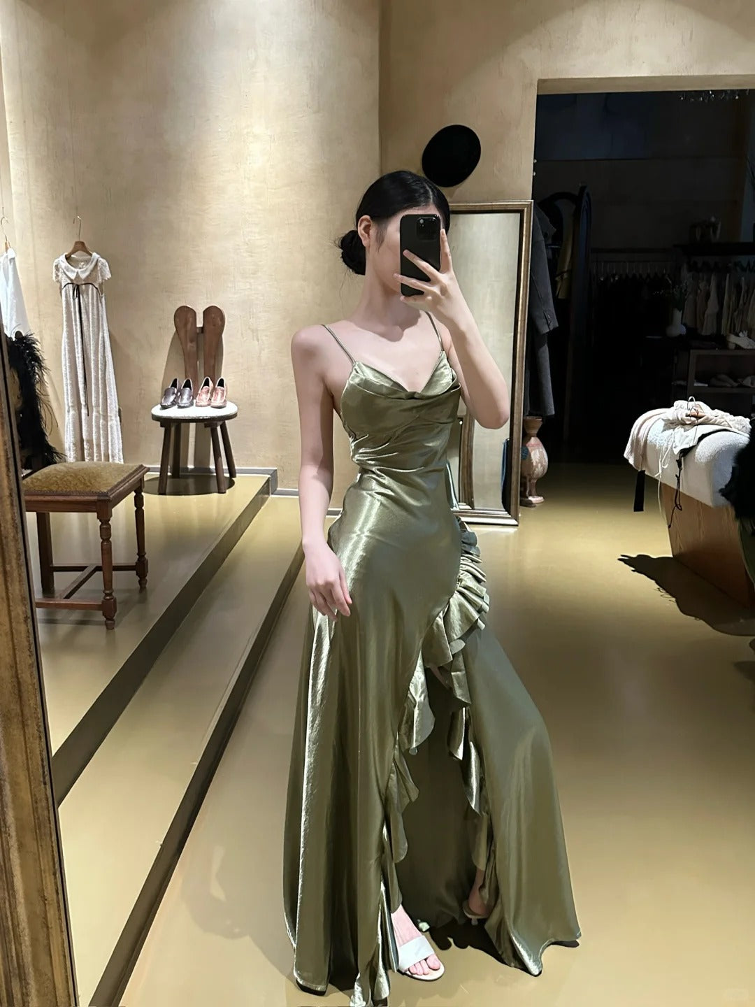 Sexy A-Line Green Long Prom Dresses Satin Spaghetti Straps Evening Dresses Sleeveless Green Party Dresses ED05487