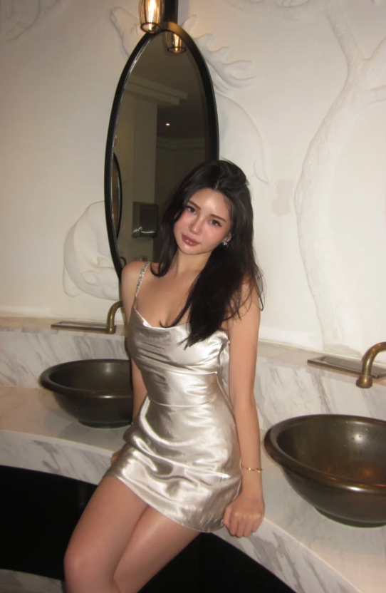 Sexy Sheath Short Prom Dresses Satin Backless Party Dresses Straps Champagne Birthday Dresses ED05503