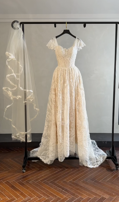 Vintage A-Line Long Wedding Dresses Sweetheart Lace Beaded Bridal Gowns Applique Bridal Dresses ED05519