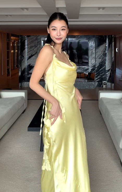 Chic Spaghetti Straps Sheath Long Prom Dresses Satin Yellow Wedding Guest Dresses ED05564